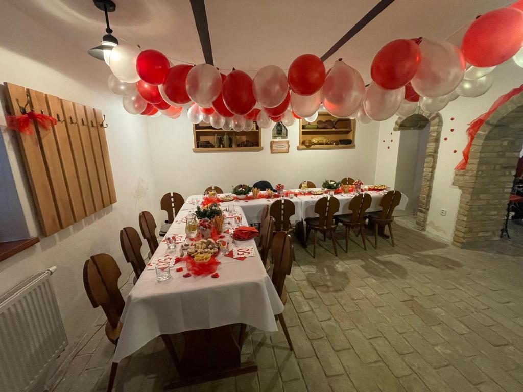 Restaurace v ubytování Alva Pension 1