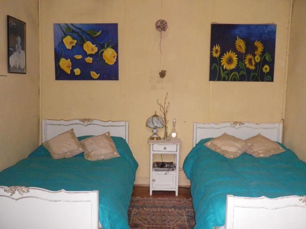 Ένα ή περισσότερα κρεβάτια σε δωμάτιο στο Hostal Renoir