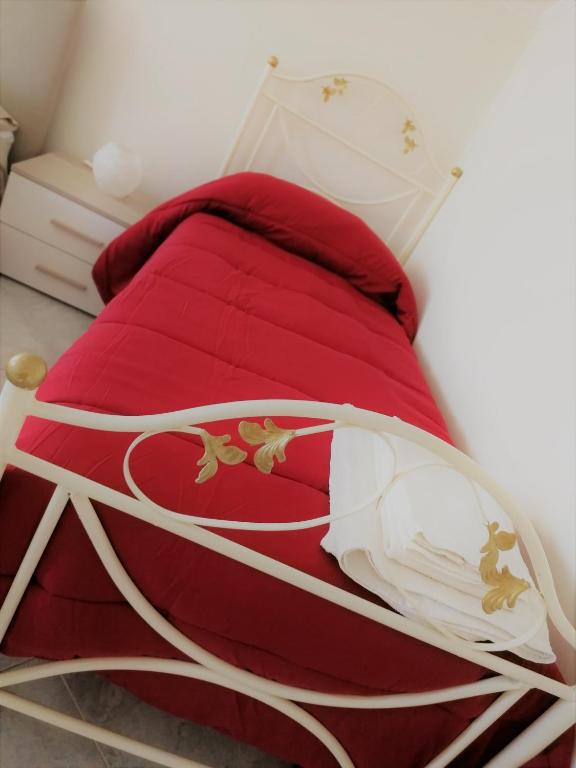 Łóżko lub łóżka w pokoju w obiekcie Rara Domus B&B