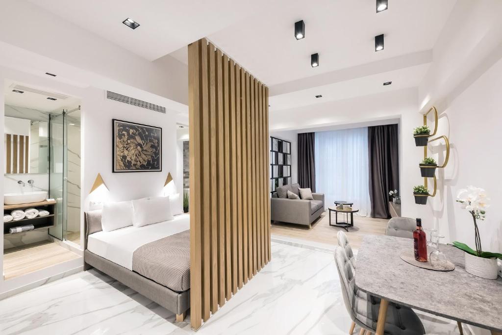 1 dormitorio con 1 cama y sala de estar en Porto Sea View Apartments, en Tesalónica