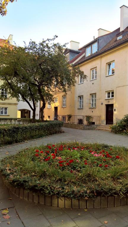 Vonkajšia záhrada v ubytovaní Rycerska - Stone Steps Apartments