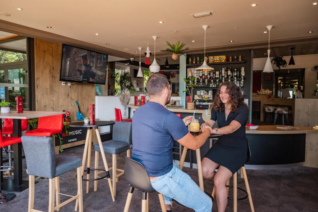 Nápoje v ubytování ibis Colmar Est - Hotel Restaurant en Alsace