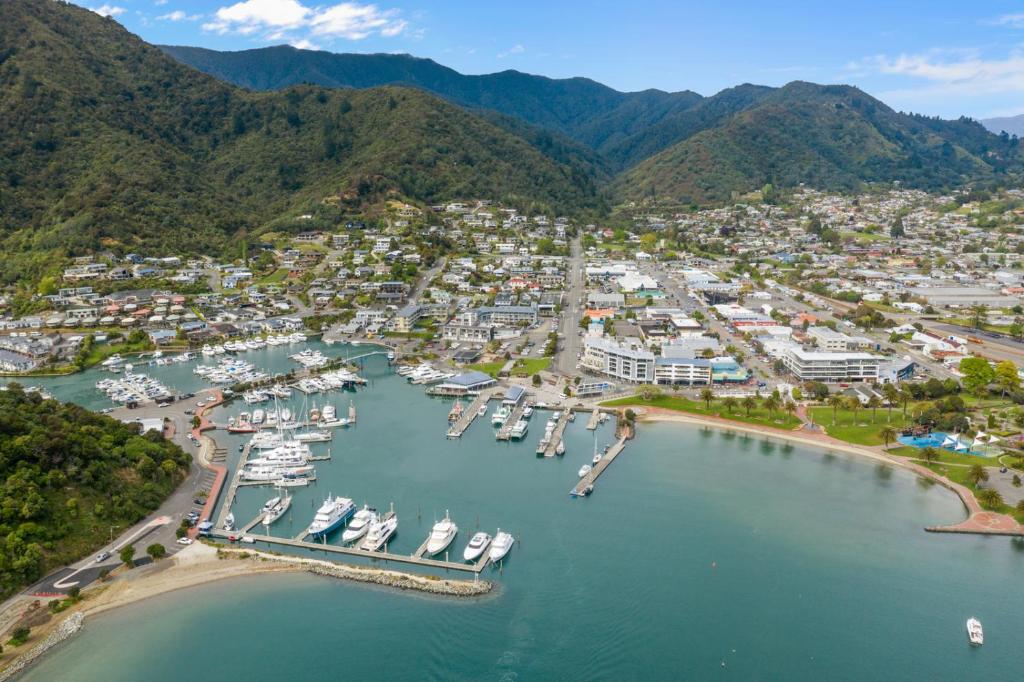 No 3 @ The Quay - Resim 39