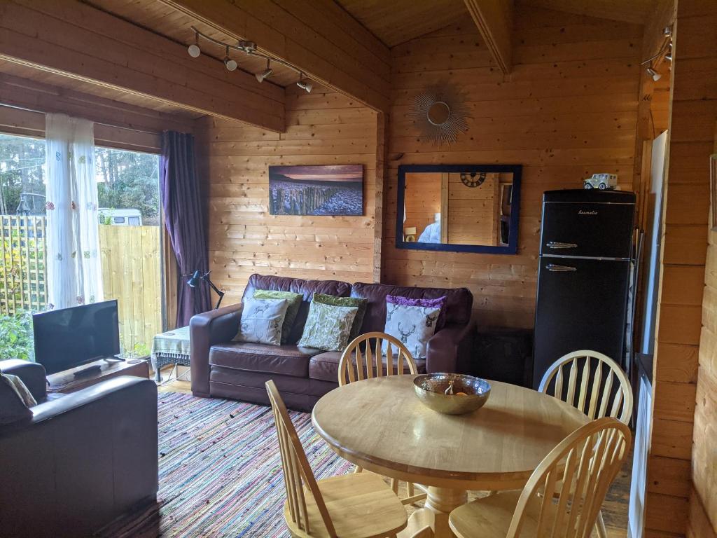 Log cabin with great transport links