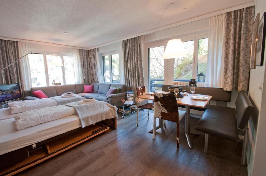 Postel nebo postele na pokoji v ubytování Haus Bodmen C, Apartment Edelweiss