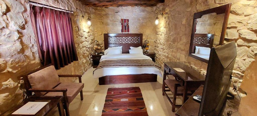 Postel nebo postele na pokoji v ubytování Hayat Zaman Hotel And Resort Petra