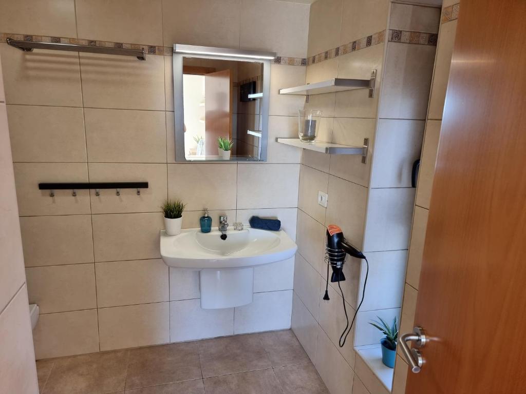 Koupelna v ubytování Villa Los Vientos only 100m to the surf beach, terrace, balcony, sea view, wifi