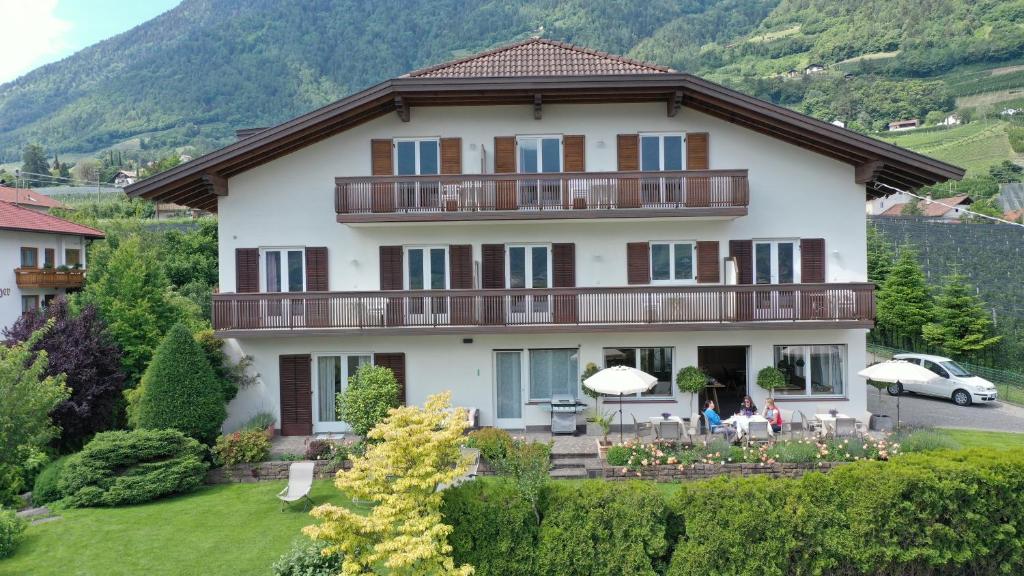 Nespecifikovaný výhled na hory nebo výhled na hory při pohledu z aparthotelu