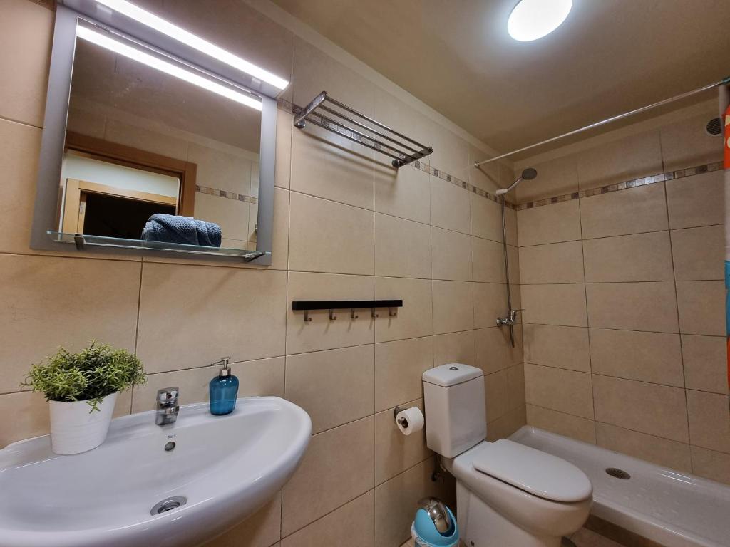 Koupelna v ubytování Villa Los Vientos only 100m to the surf beach, terrace, balcony, sea view, wifi