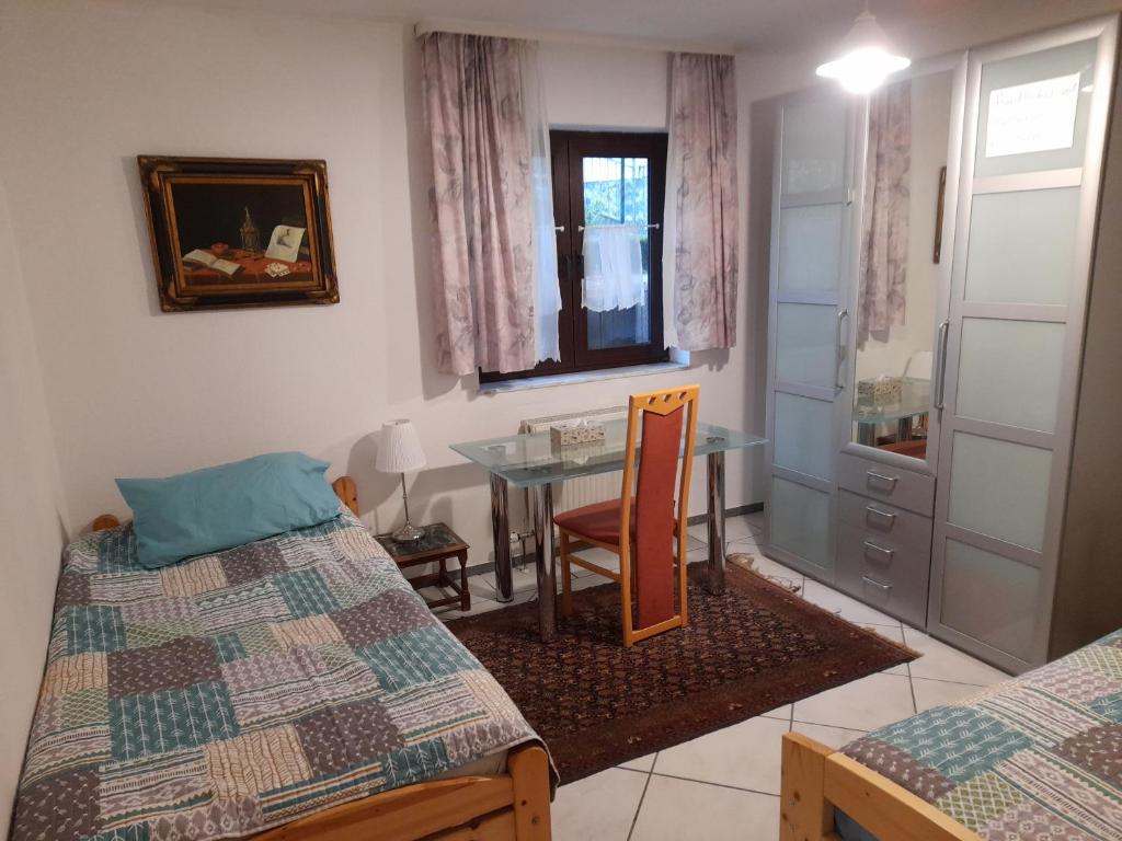 Postel nebo postele na pokoji v ubytování Souterrain Wohnung in Bensheim