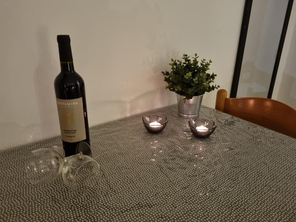 Bevande di "פנינת עין כרם" יחידות ורד ואגוז
