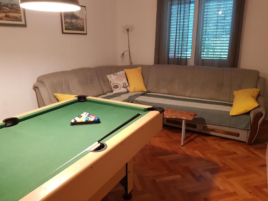 Stół bilardowy w obiekcie Villa Tea T