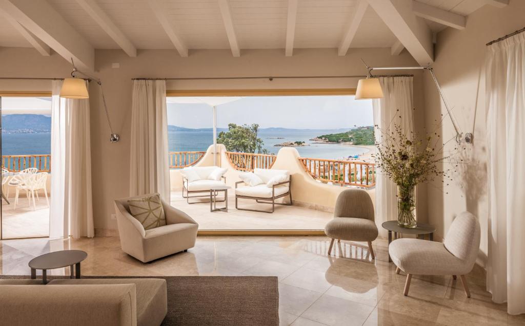 a living room with a view of the ocean at Cala Cuncheddi - VRetreats in Murta Maria