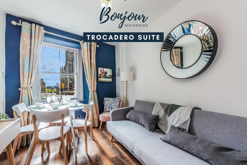 Royal Mile 3BR2BA, 1 min to castle Free Parking & Zip Link Beds by