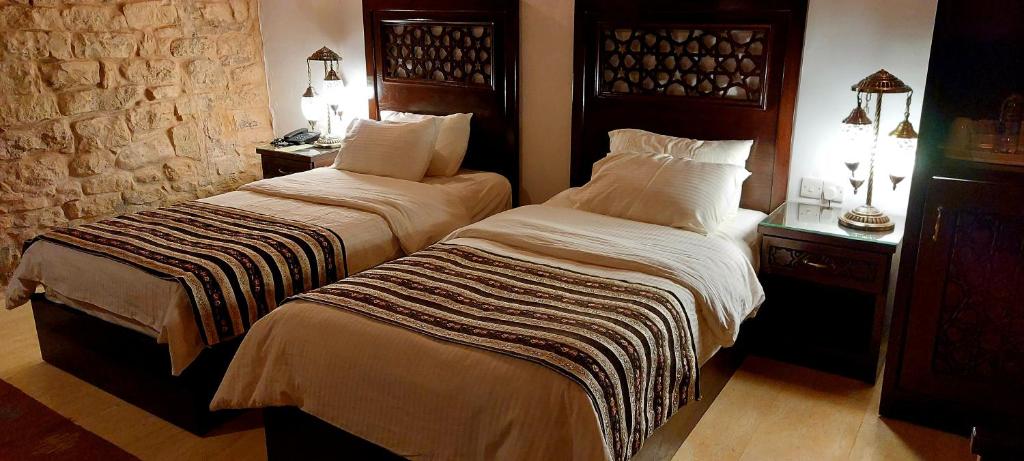 Postel nebo postele na pokoji v ubytování Hayat Zaman Hotel And Resort Petra