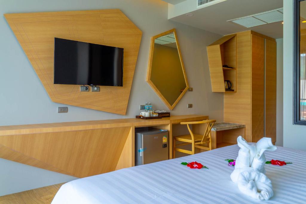 TV a/nebo společenská místnost v ubytování Golden Paradise Hotel - SHA PLUS