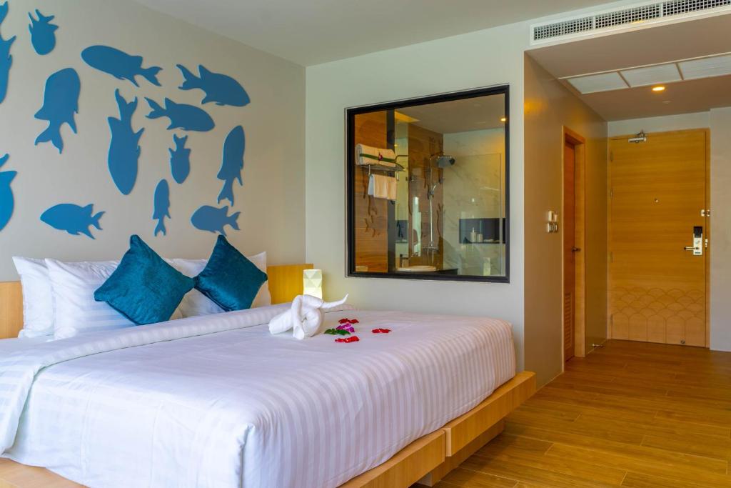 Postel nebo postele na pokoji v ubytování Golden Paradise Hotel - SHA PLUS