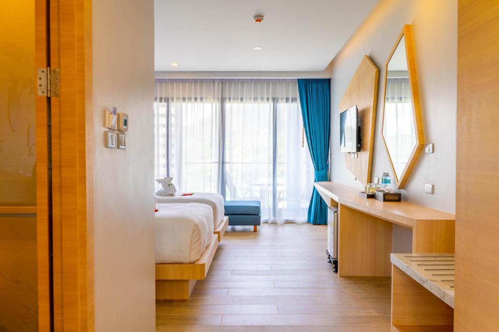 Postel nebo postele na pokoji v ubytování Golden Paradise Hotel - SHA PLUS