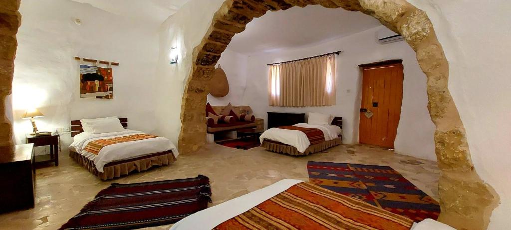 Postel nebo postele na pokoji v ubytování Hayat Zaman Hotel And Resort Petra