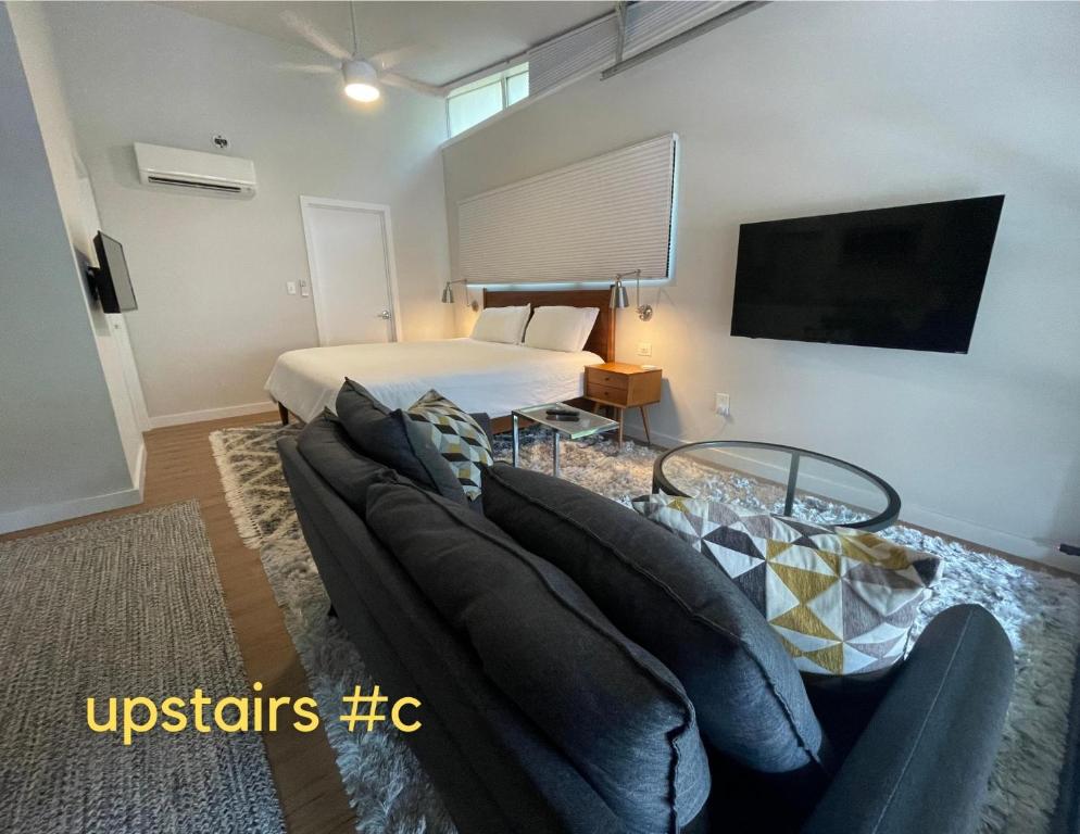 NormalBnB - 2 Blocks From Restaurants, Bars, Hospital - 
