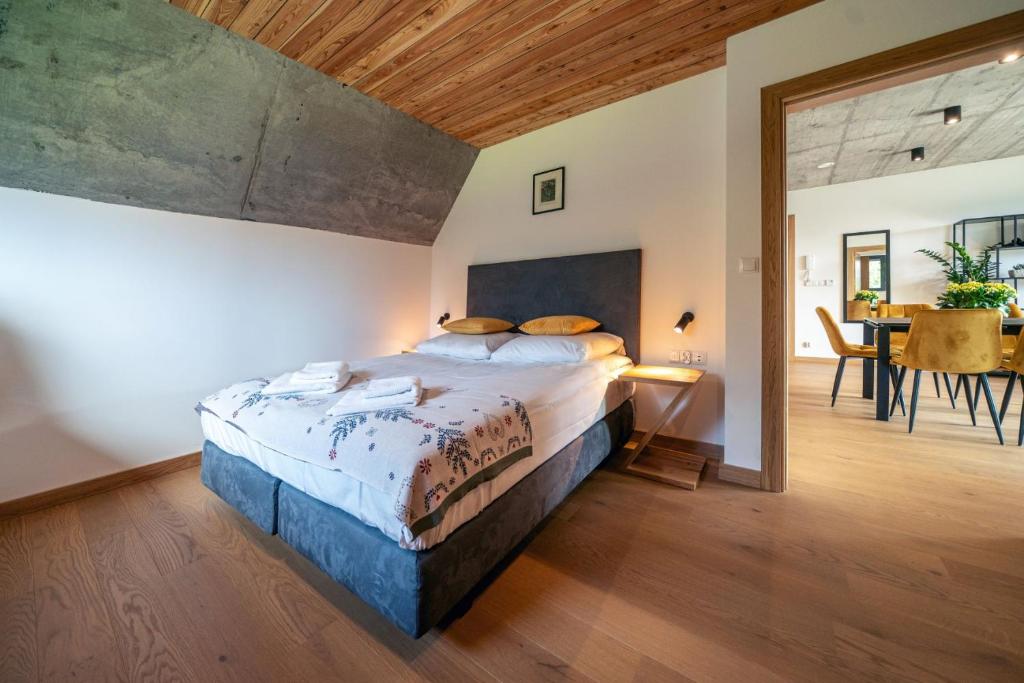 Postel nebo postele na pokoji v ubytování Shelter House Kościelisko