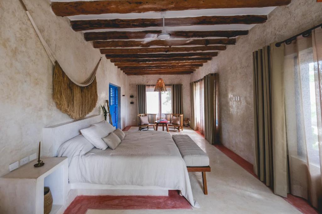 Krevet ili kreveti u jedinici u objektu Wakax Hacienda - Cenote & Boutique Hotel - Small Luxury Hotels of the World