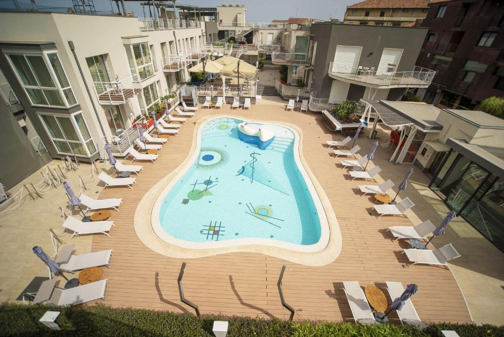 an overhead view of a swimming pool on a building at Hotel Malavoglia in Acitrezza