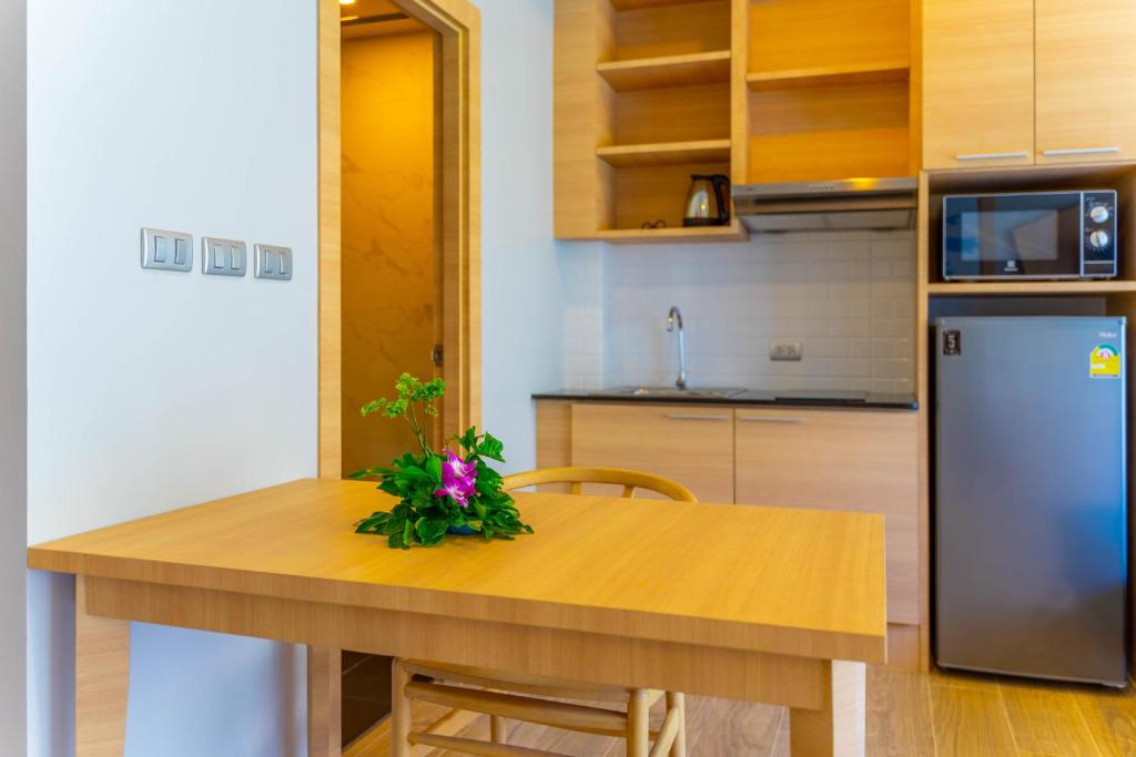 Kuchyň nebo kuchyňský kout v ubytování Golden Paradise Hotel - SHA PLUS