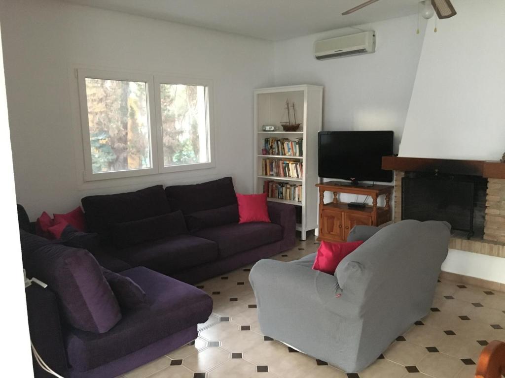 A television and/or entertainment centre at Roche Pinos Verdes