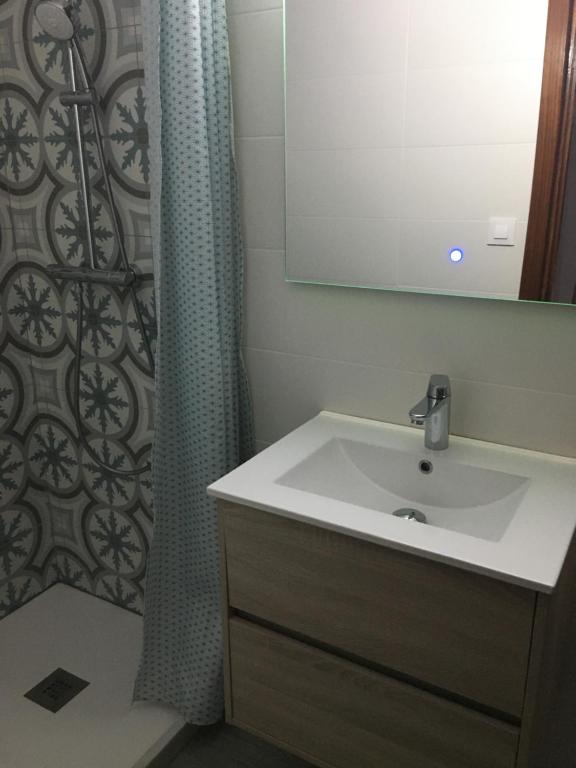 A bathroom at Roche Pinos Verdes