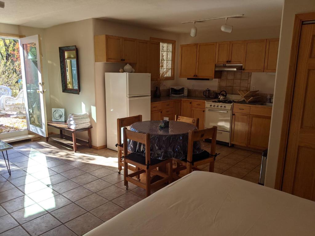 Studio apartment 15 minute walk to plaza - Appartamento Con Una Camera Da Letto