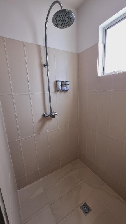 Un baño de Habitat Suites Hotel
