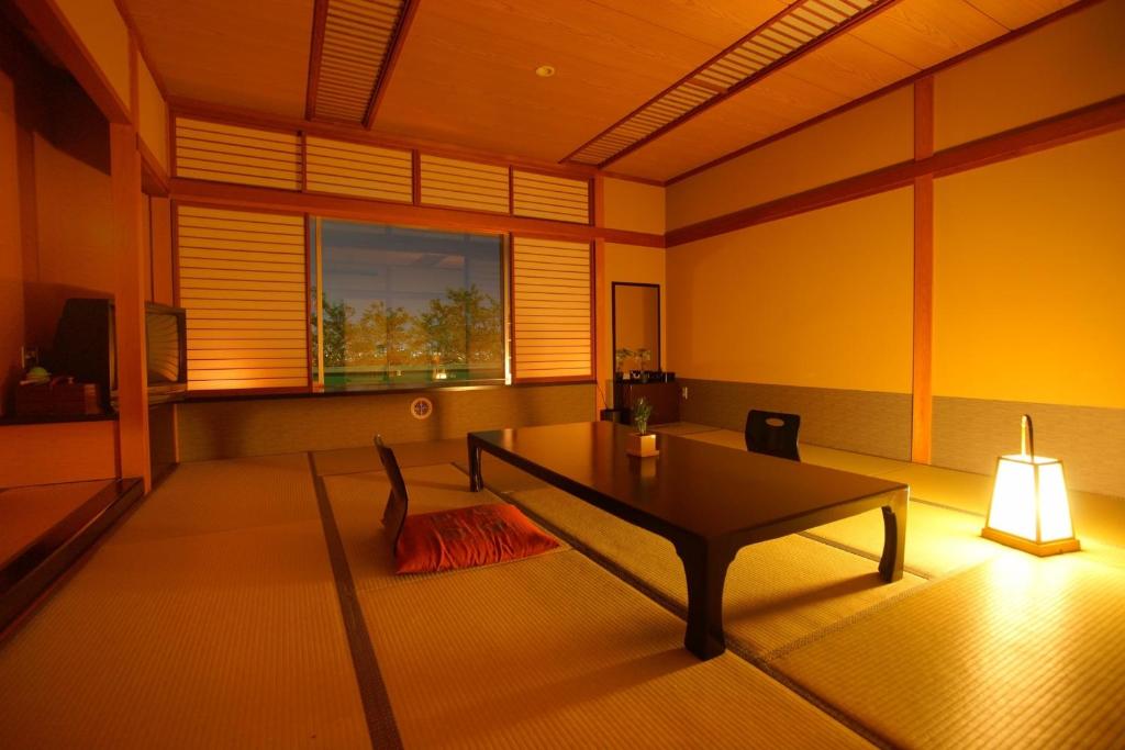 Hotel Kaminoyu Onsen - Japanese-Style Room With Shared Bathroom