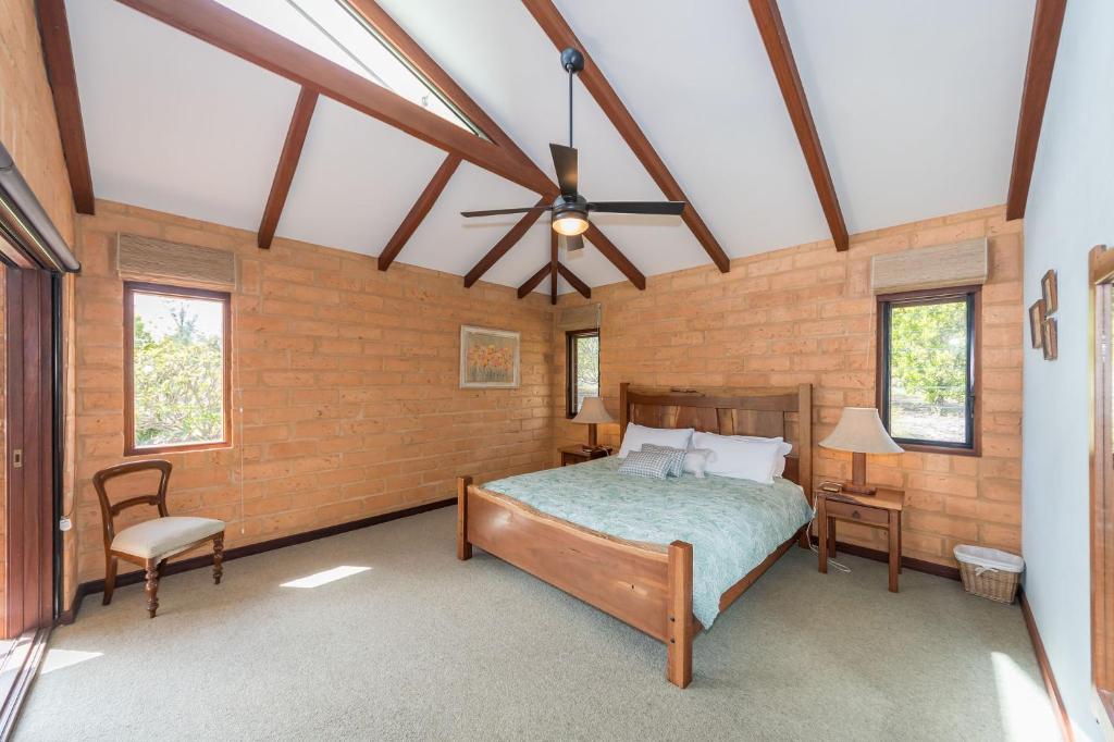 Clarendon Forest Retreat - One-Bedroom Bungalow