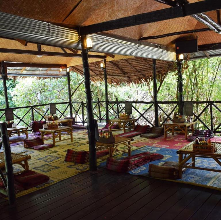 Restaurace v ubytování Shiralea Backpackers Resort