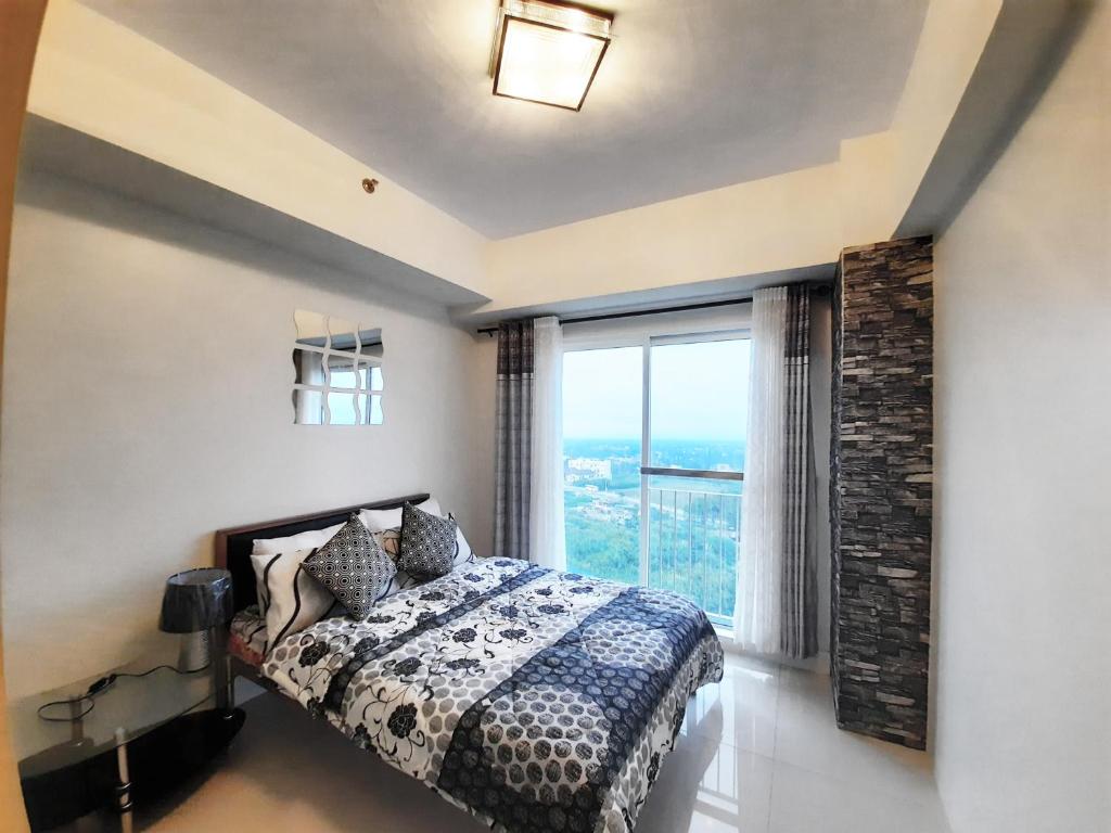 Budget Friendly Suites 50mbps WiFi and Netflix