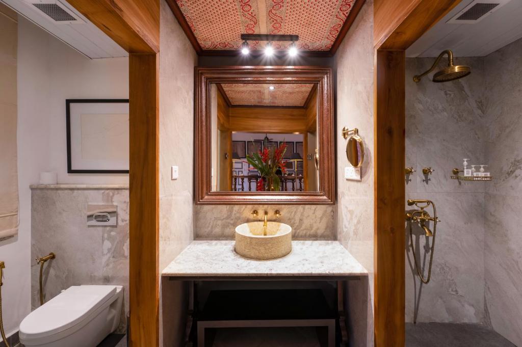 Koupelna v ubytování 55TG Boutique Suites