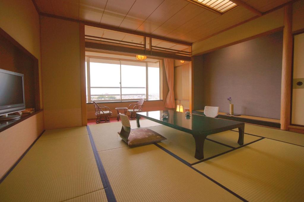 Hotel Kaminoyu Onsen - Japanese-Style Room With Mount.Fuji View