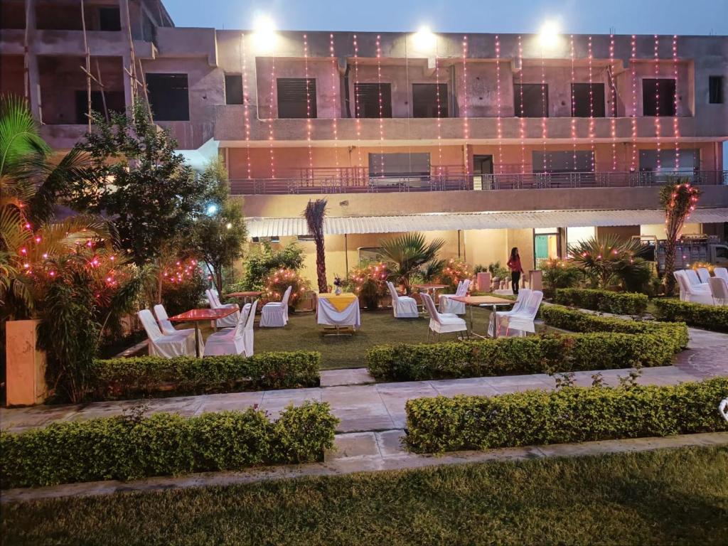 Shubhim Hotel & Resort MIDWAY TREAT MPT FRANCHISE - Superieure Familiekamer
