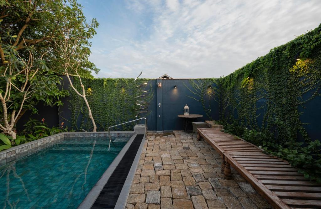 Bazén v ubytování 55TG Boutique Suites nebo v jeho okolí