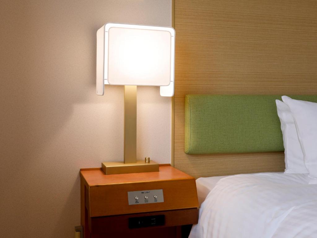 Postel nebo postele na pokoji v ubytování Hotel the Lutheran