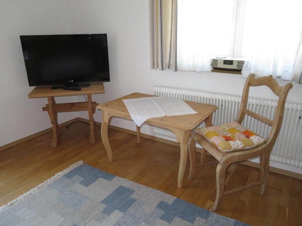 TV a/nebo společenská místnost v ubytování Ferienwohnung Christine am Weissenbach