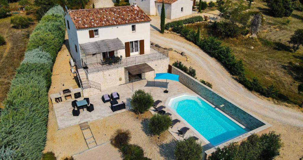 an aerial view of a house with a swimming pool at Le Petit Rossignol in Apt