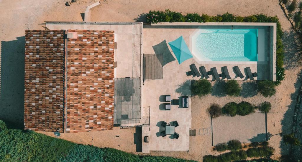 an overhead view of a building with a swimming pool at Le Petit Rossignol in Apt