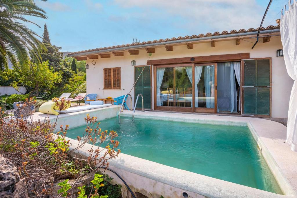 The swimming pool at or close to Son Alegre
