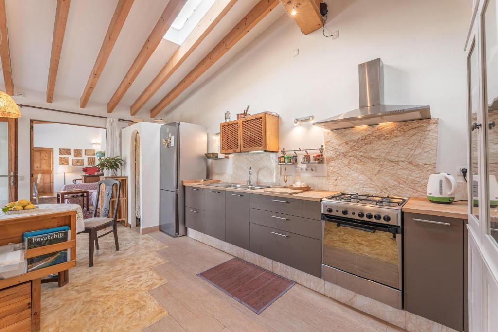 A kitchen or kitchenette at Son Alegre