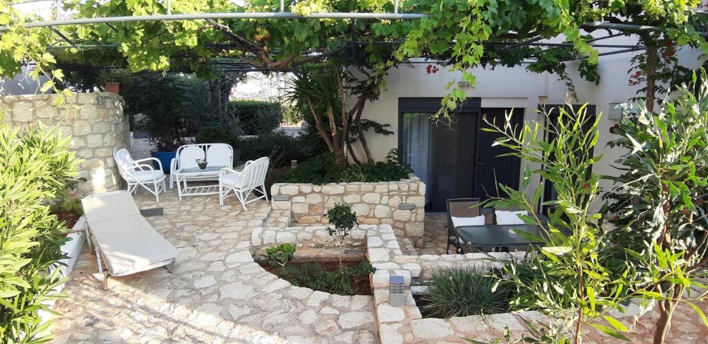 Artemis Village Apartments & Studios - 19