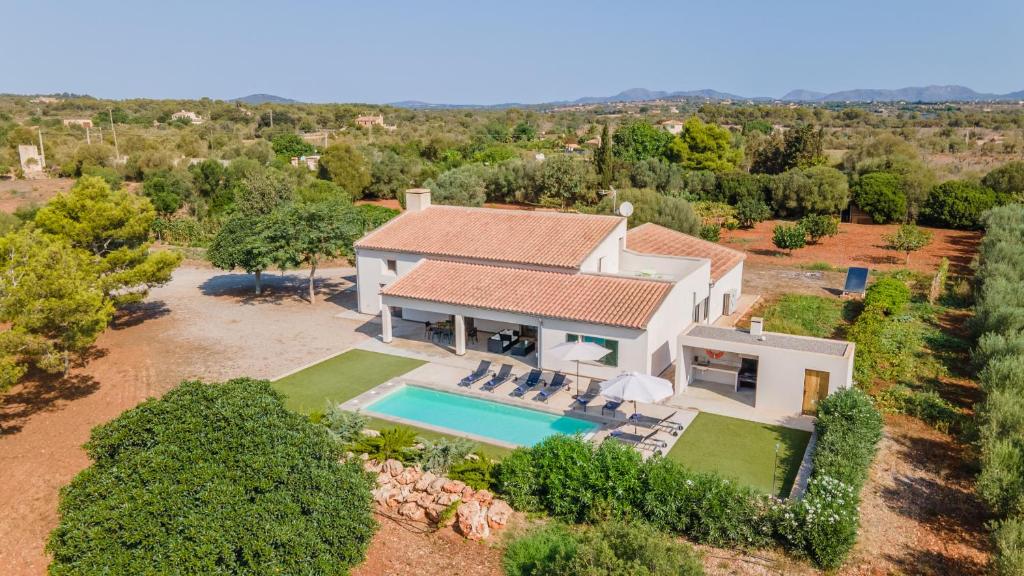 Bazén v ubytování Finca CAN LLORENC by Mallorca Villa Selection nebo v jeho okolí