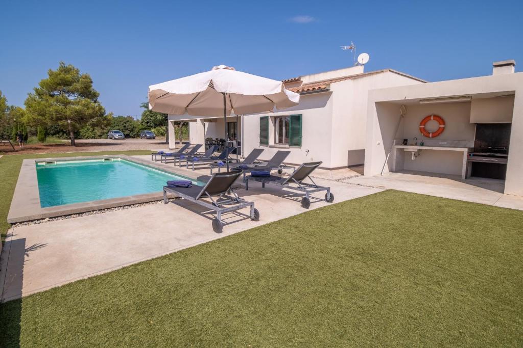 Bazén v ubytování Finca CAN LLORENC by Mallorca Villa Selection nebo v jeho okolí