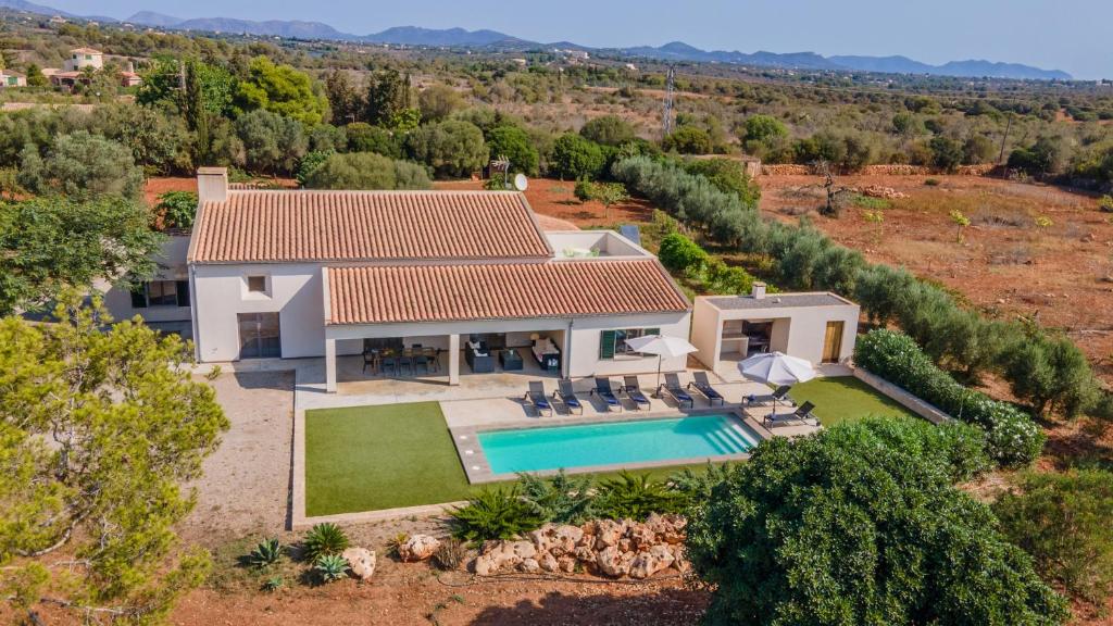Bazén v ubytování Finca CAN LLORENC by Mallorca Villa Selection nebo v jeho okolí